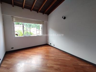 Casa de 3 alcobas en arriendo en Loma Del Escobero Envigado, Envigado, 310 m² · foto 11 de 20