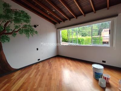 Casa de 3 alcobas en arriendo en Loma Del Escobero Envigado, Envigado, 310 m² · foto 12 de 20