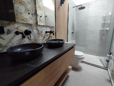 Casa de 3 alcobas en arriendo en Loma Del Escobero Envigado, Envigado, 310 m² · foto 16 de 20