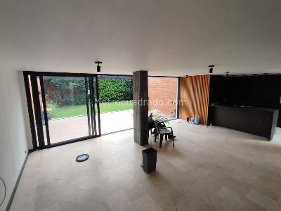 Casa de 3 alcobas en arriendo en Loma Del Escobero Envigado, Envigado, 310 m² · foto 19 de 20