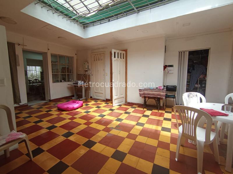 Casa Comercial Amplia en Arriendo en Prado Medellín (5 Alcobas) - 2