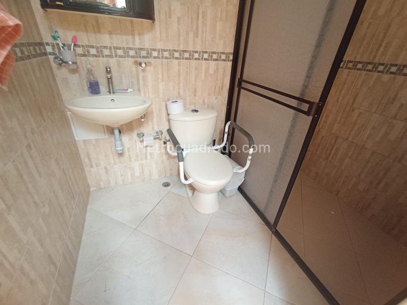 Casa Comercial Amplia en Arriendo en Prado Medellín (5 Alcobas) - 8