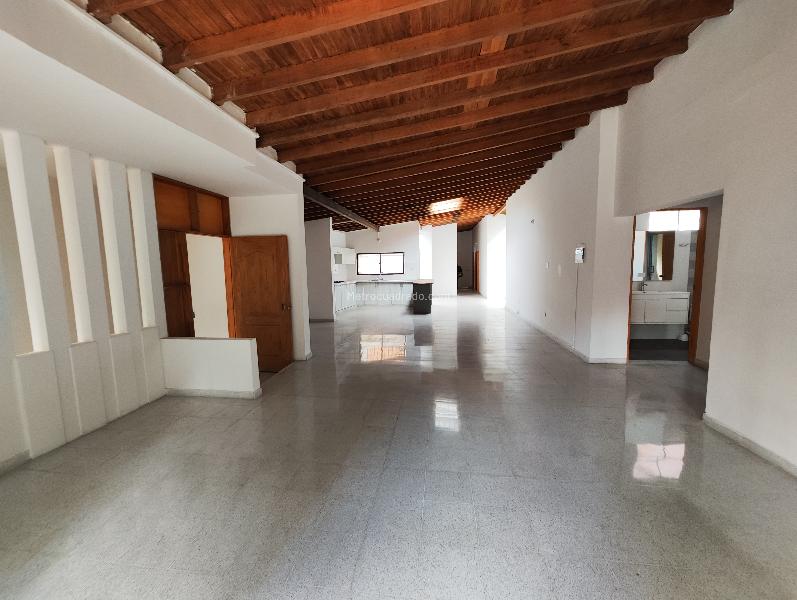 Casa Comercial de 5 Alcobas en Arriendo en Laureles (324 m²)