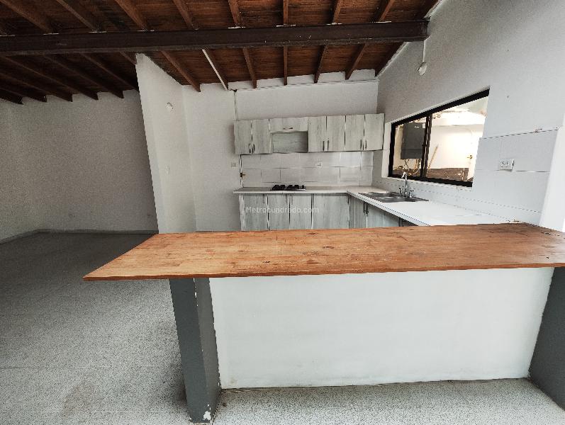 Casa Comercial de 5 Alcobas en Arriendo en Laureles (324 m²) - 3