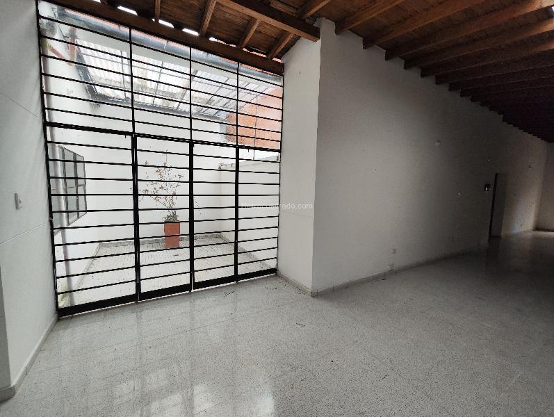 Casa Comercial de 5 Alcobas en Arriendo en Laureles (324 m²) - 5