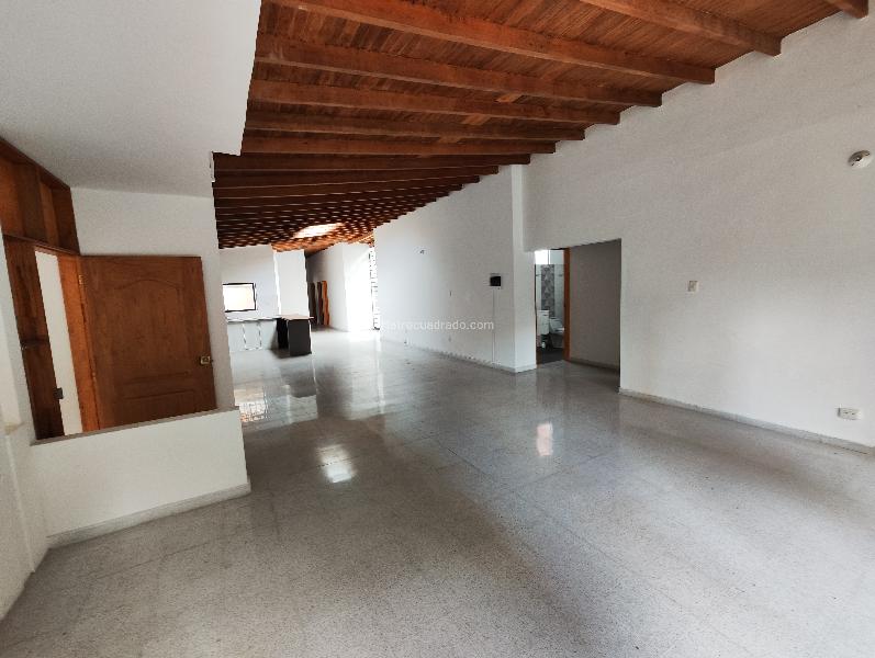 Casa Comercial de 5 Alcobas en Arriendo en Laureles (324 m²) - 8