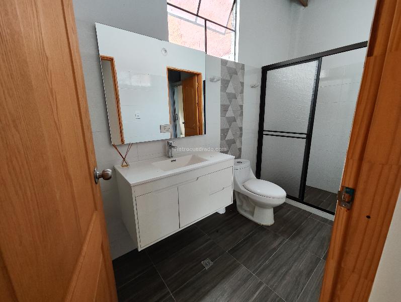 Casa Comercial de 5 Alcobas en Arriendo en Laureles (324 m²) - 9