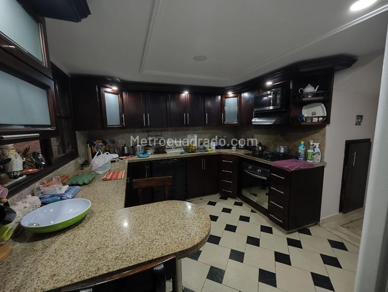 Casa Amplia de 4 Alcobas con Jacuzzi en Los Colores - 8