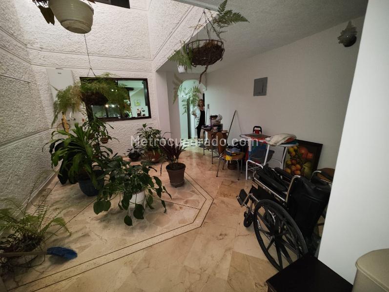 Casa Amplia de 4 Alcobas con Jacuzzi en Los Colores - 9