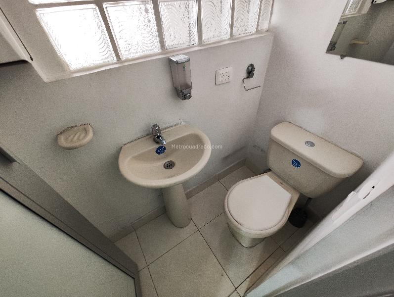 Casa de 4 Alcobas con Espacio Comercial en San Joaquín, Laureles - 3