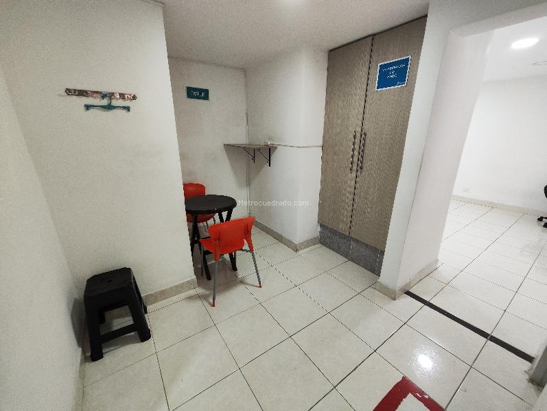 Casa de 4 Alcobas con Espacio Comercial en San Joaquín, Laureles - 4