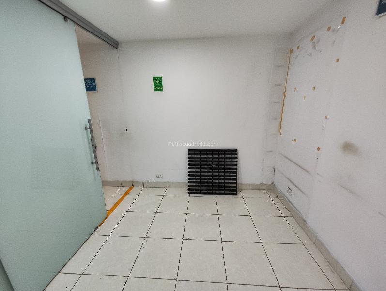 Casa de 4 Alcobas con Espacio Comercial en San Joaquín, Laureles - 6