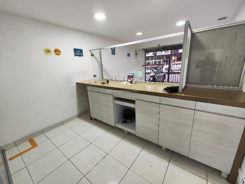 Casa de 4 Alcobas con Espacio Comercial en San Joaquín, Laureles - 7