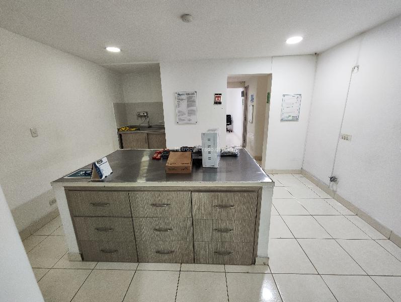 Casa de 4 Alcobas con Espacio Comercial en San Joaquín, Laureles - 8