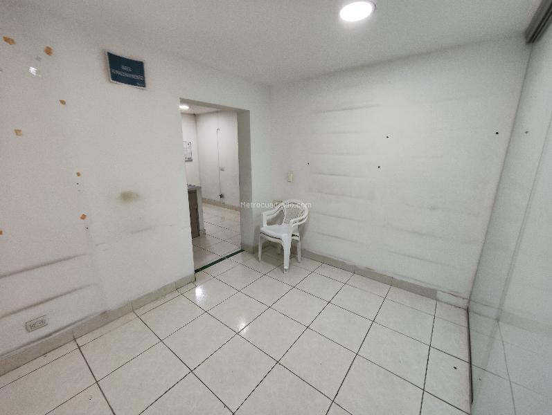 Casa de 4 Alcobas con Espacio Comercial en San Joaquín, Laureles - 9