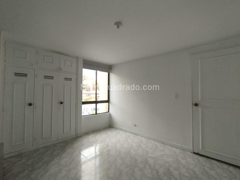 Spacious 4BR Apartment in Loma De Los Parra - 8