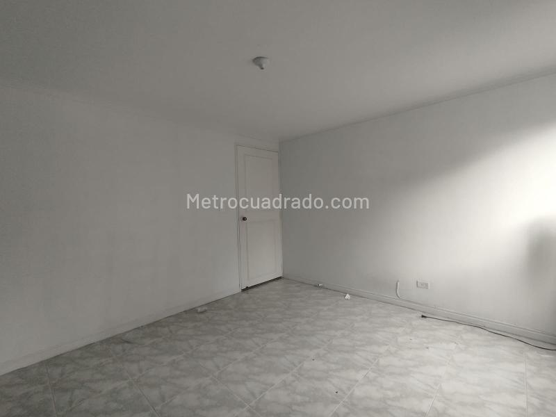 Spacious 4BR Apartment in Loma De Los Parra - 9