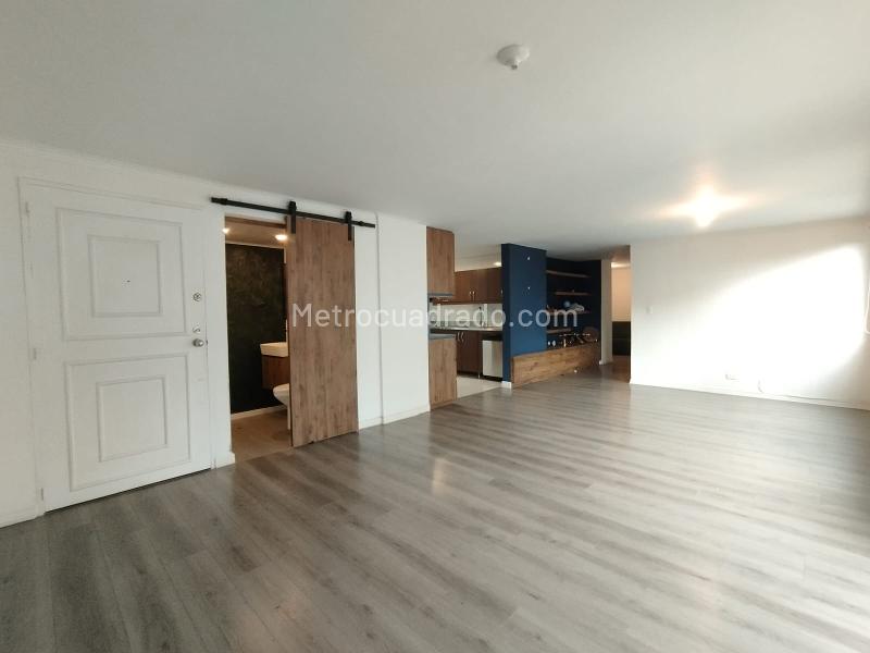 Spacious 4BR Apartment in Loma De Los Parra