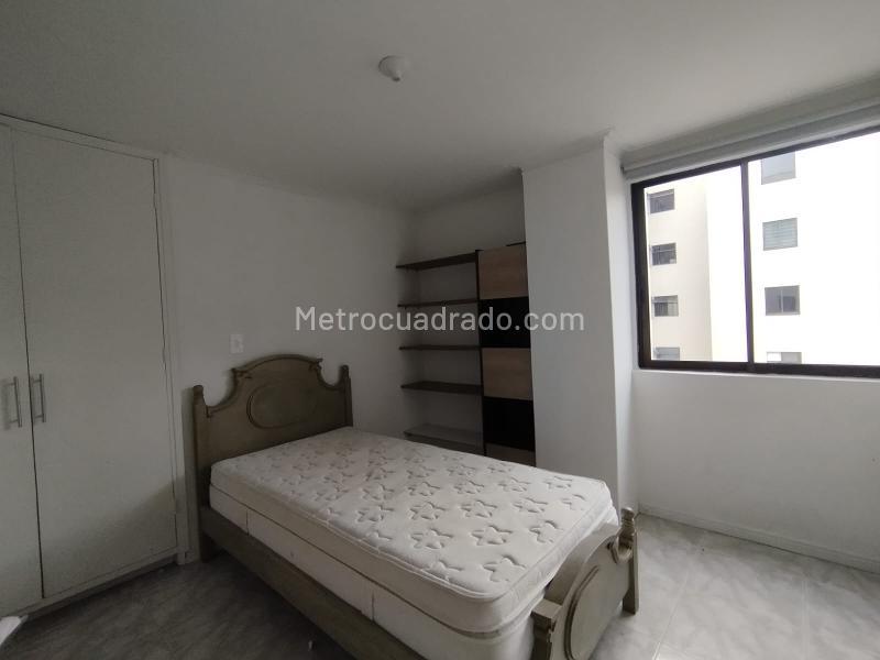 Spacious 4BR Apartment in Loma De Los Parra - 3