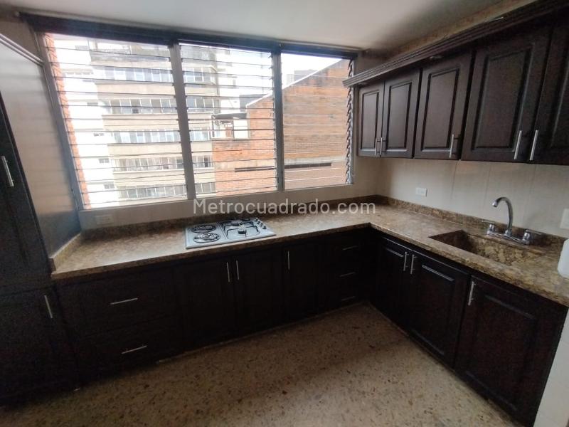 Spacious 4BR Apartment in La Candelaria - 2