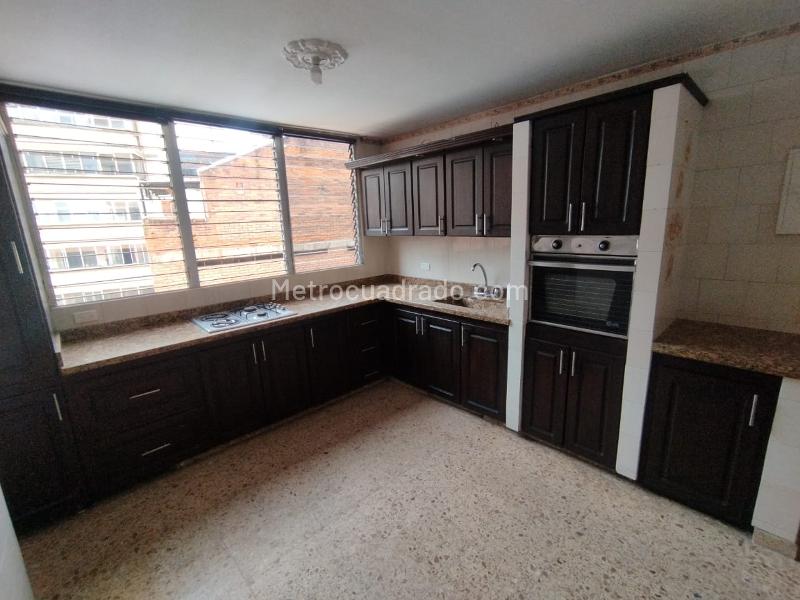 Spacious 4BR Apartment in La Candelaria - 3