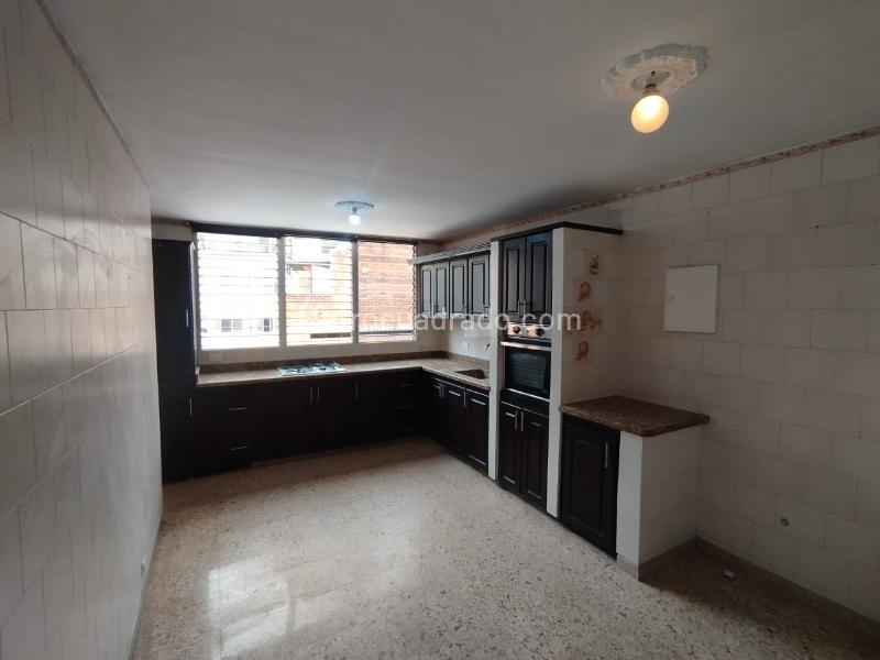 Spacious 4BR Apartment in La Candelaria - 4