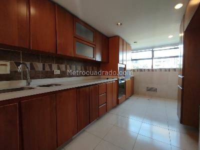 Apartamento de 3 alcobas en arriendo en Loma De Los Parra, Medellín, 200 m² · foto 7 de 20