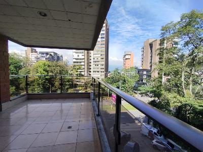 Apartamento de 3 alcobas en arriendo en Loma De Los Parra, Medellín, 200 m² · foto 8 de 20