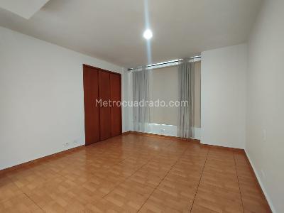 Apartamento de 3 alcobas en arriendo en Loma De Los Parra, Medellín, 200 m² · foto 13 de 20