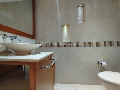Apartamento de 3 alcobas en arriendo en Loma De Los Parra, Medellín, 200 m² · foto 14 de 20