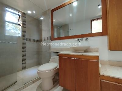 Apartamento de 3 alcobas en arriendo en Loma De Los Parra, Medellín, 200 m² · foto 16 de 20