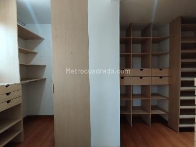 Apartamento de 3 alcobas en arriendo en Loma De Los Parra, Medellín, 200 m² · foto 19 de 20