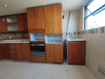 Apartamento de 3 alcobas en arriendo en Loma De Los Parra, Medellín, 200 m² · foto 20 de 20