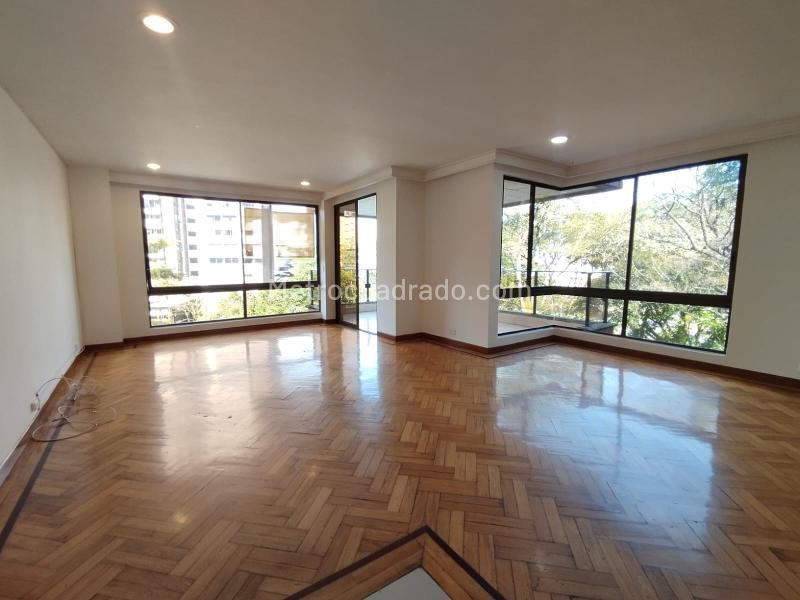 Modern 3BR Apartment in Loma De Los Parra