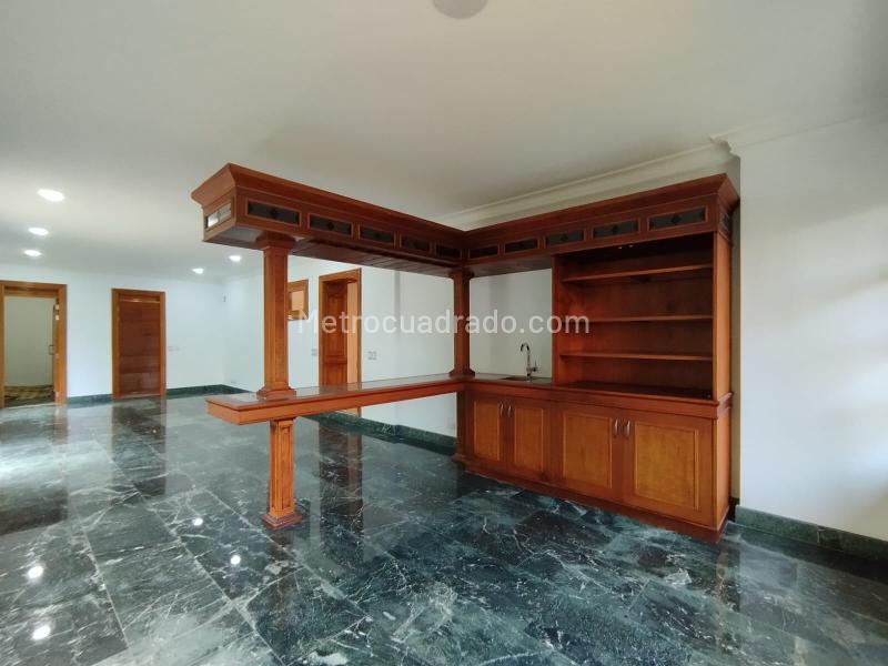 Casa Amplia de 4 Alcobas con Jardín en La Calera - 3