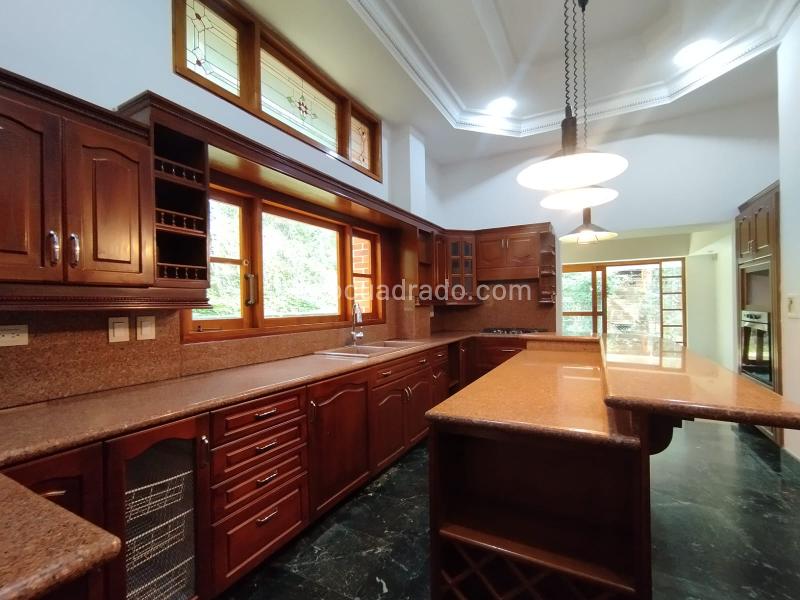 Casa Amplia de 4 Alcobas con Jardín en La Calera - 5