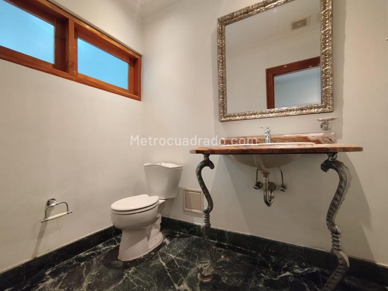 Casa Amplia de 4 Alcobas con Jardín en La Calera - 6