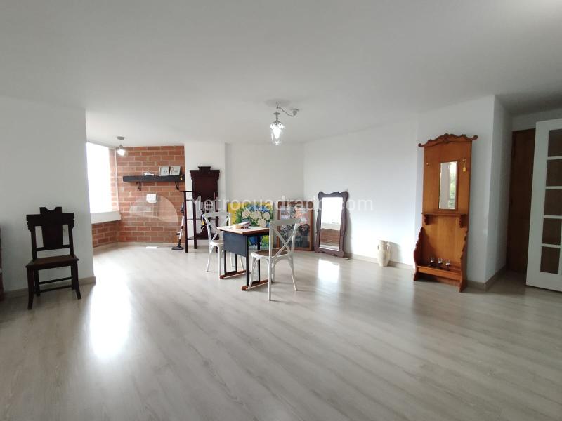 Apartamento Moderno de 3 Alcobas en El Tesoro - 2