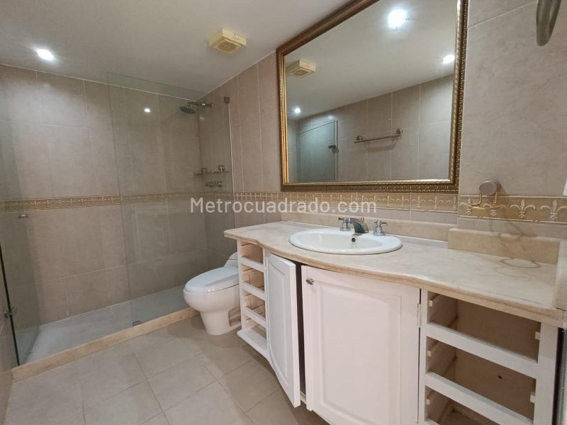 Casa Elegante de 4 Alcobas en La Calera - 7