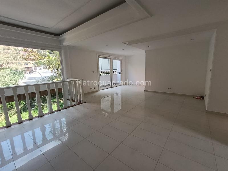 Casa Elegante de 4 Alcobas en La Calera - 9