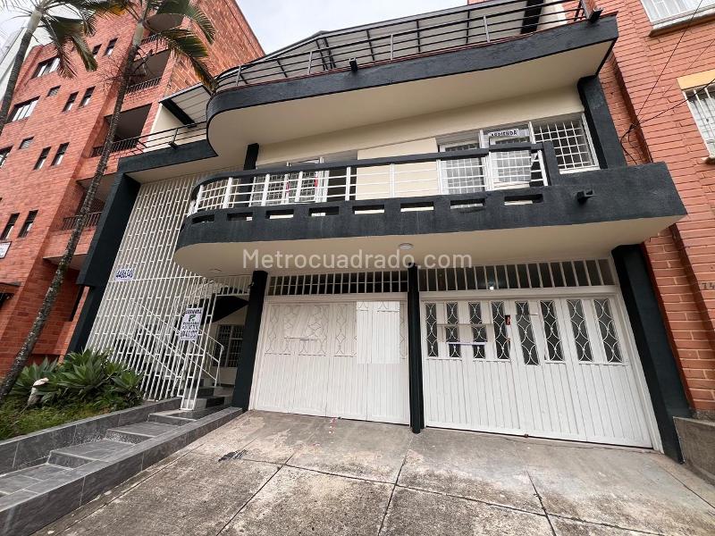 Casa comercial de 5 Alcobas en Laureles Medellín