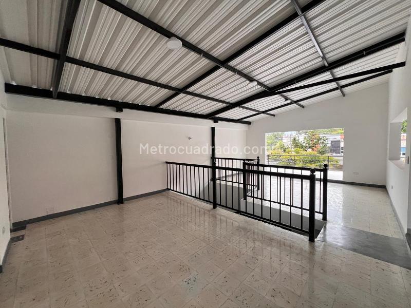 Casa comercial de 5 Alcobas en Laureles Medellín - 2