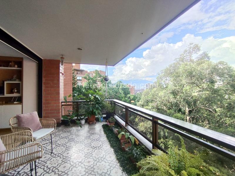 Spacious 4BR Apartment in La Florida El Poblado