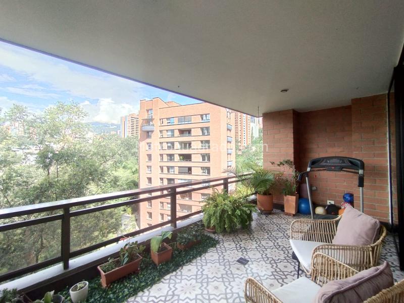 Spacious 4BR Apartment in La Florida El Poblado - 2