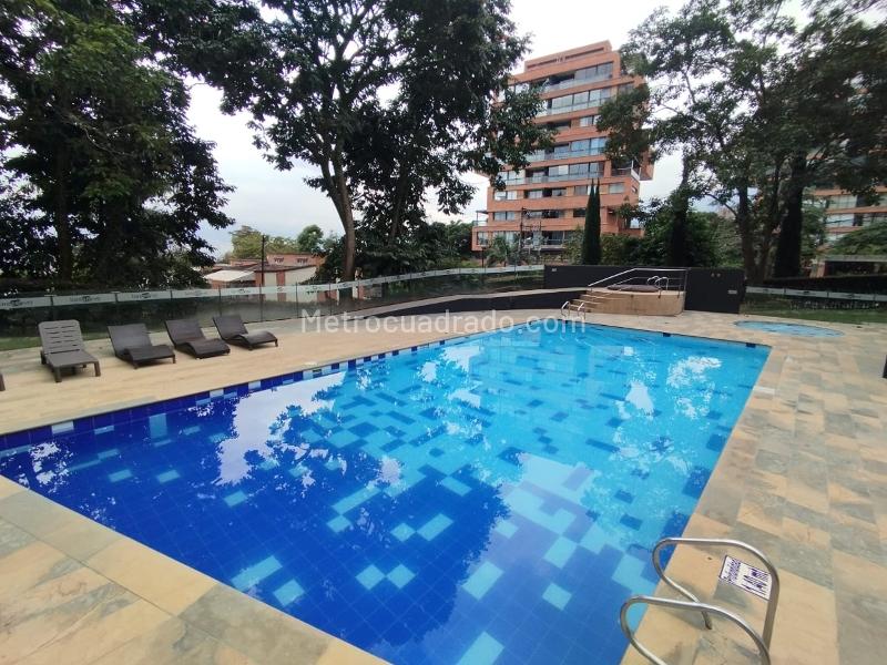 Espectacular Apartamento en Arriendo en Loma de las Brujas
