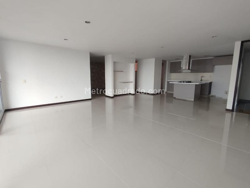 Espectacular Apartamento en Arriendo en Loma de las Brujas - 5