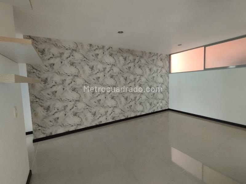 Espectacular Apartamento en Arriendo en Loma de las Brujas - 6