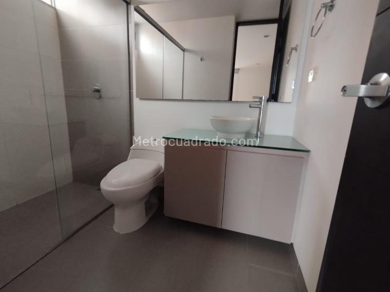 Espectacular Apartamento en Arriendo en Loma de las Brujas - 9