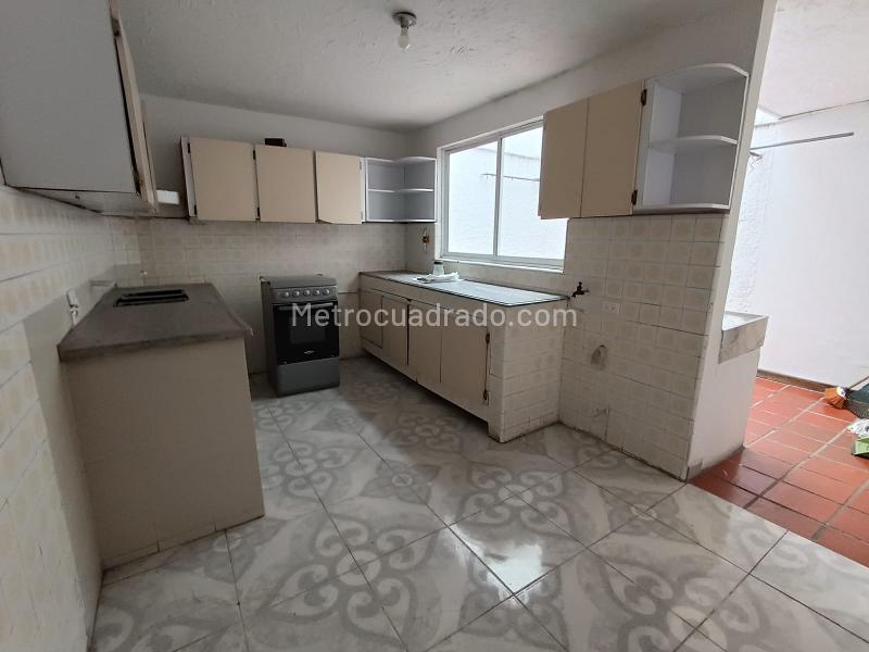 Commercial House for Sale in Simon Bolivar - 2