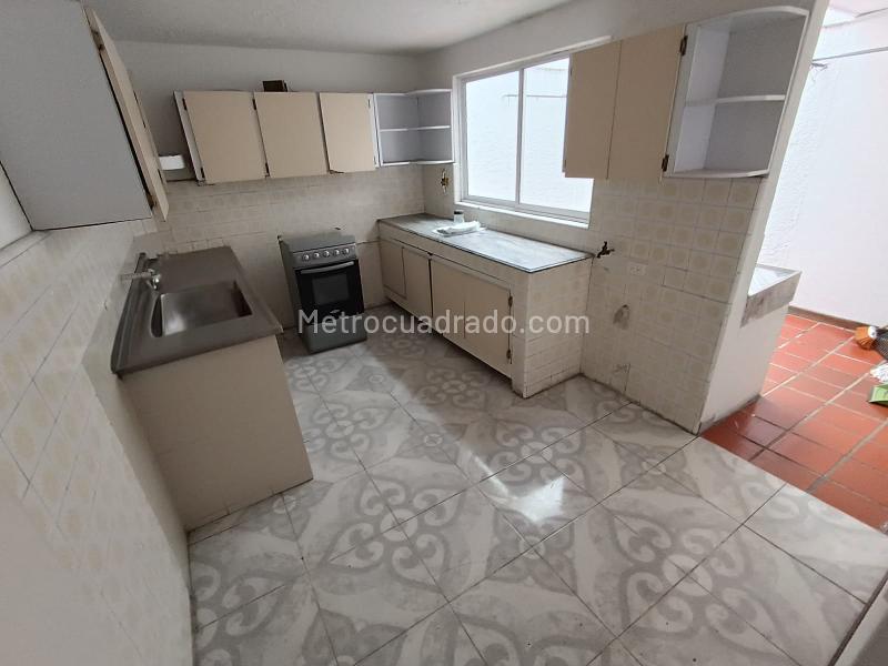 Commercial House for Sale in Simon Bolivar - 3